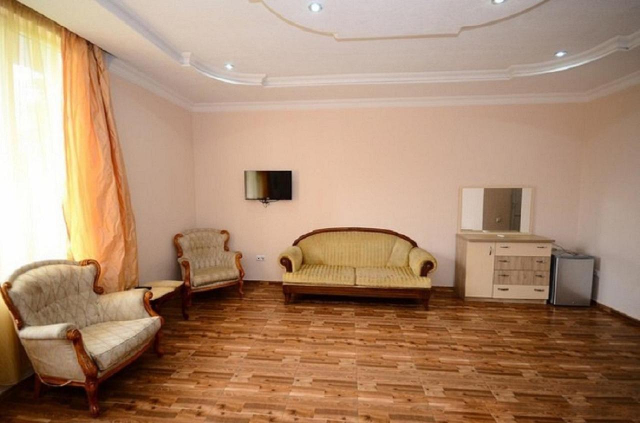 Hulus Hotel Makhinjauri Εξωτερικό φωτογραφία