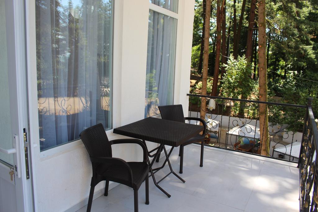 Hulus Hotel Makhinjauri Εξωτερικό φωτογραφία